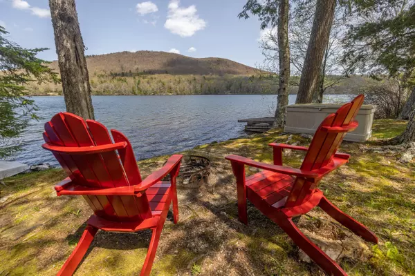 55 Levenseller RD, Searsmont, ME 04973