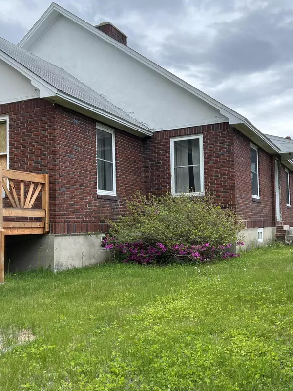 Madison, ME 04950,17 Maxim ST