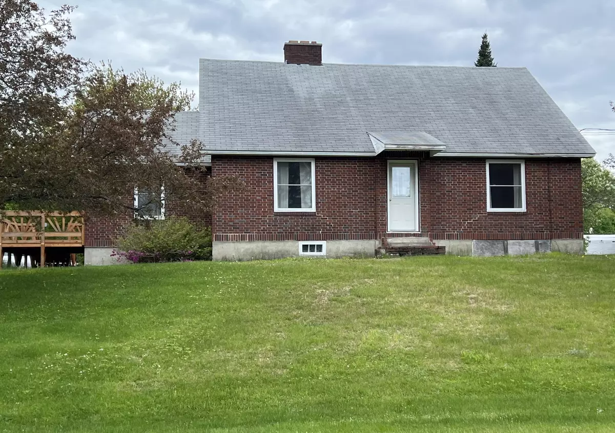 Madison, ME 04950,17 Maxim ST