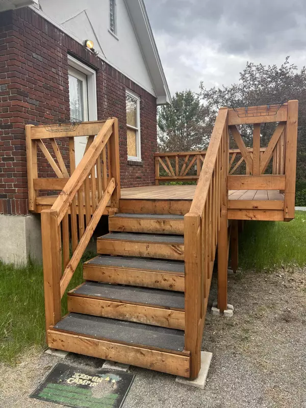 Madison, ME 04950,17 Maxim ST