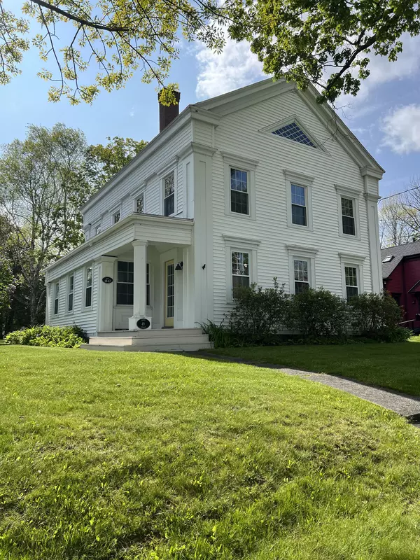 49 Knox ST, Thomaston, ME 04861