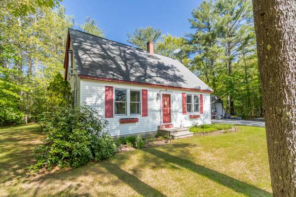 8 Thompson LN, Windham, ME 04062