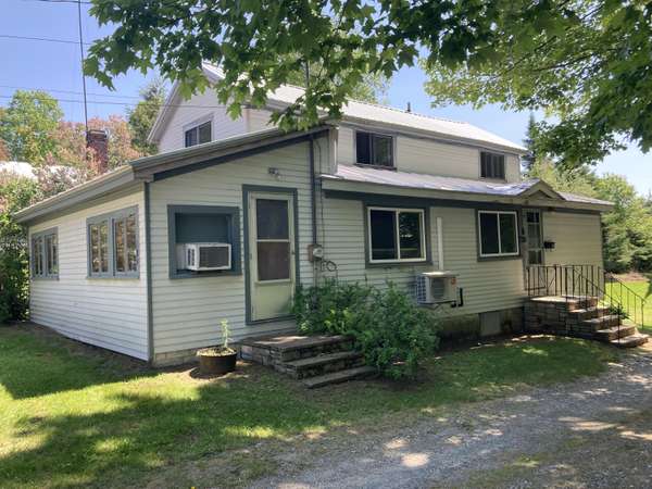 189 Maple Ave, Farmington, ME 04938