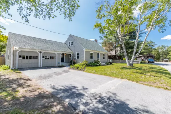 8 White Birch LN, Portland, ME 04103