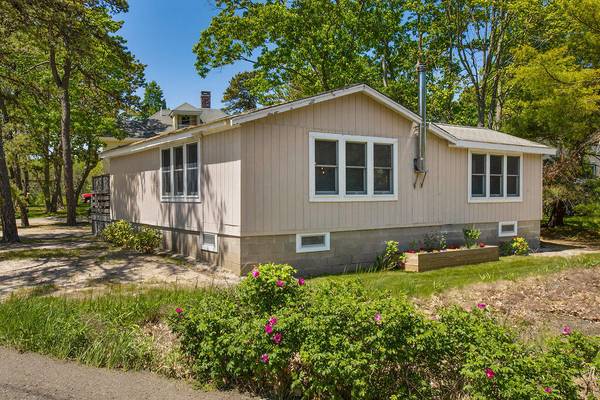 11 Norwood LN, Kennebunkport, ME 04046