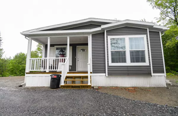 46 S Greenridge Heights, Oakland, ME 04963