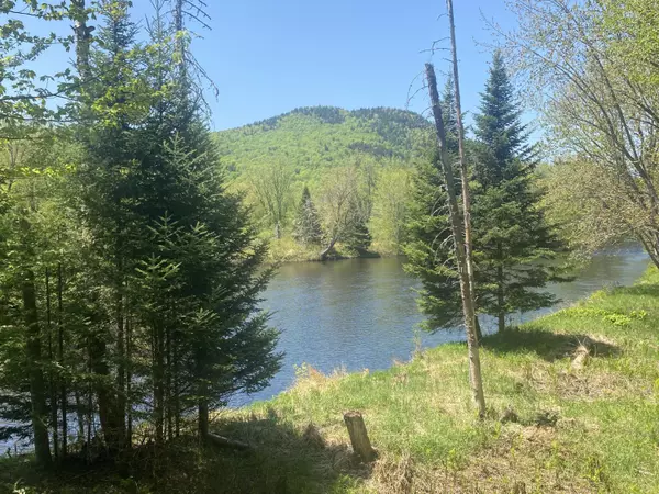 Magalloway Plt, ME 04970,37 Cross RD