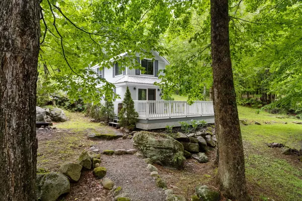 Oakland, ME 04963,414 Brickett Point EST