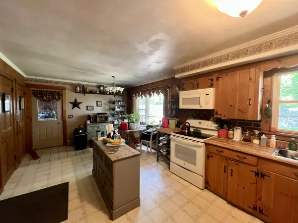 Millinocket, ME 04462,13 Pleasant ST