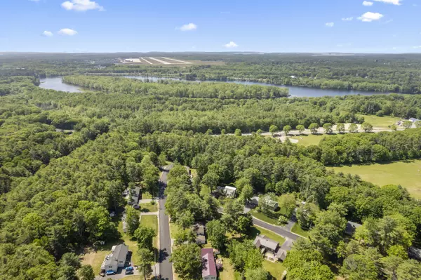 Topsham, ME 04086,22 Thomas AVE