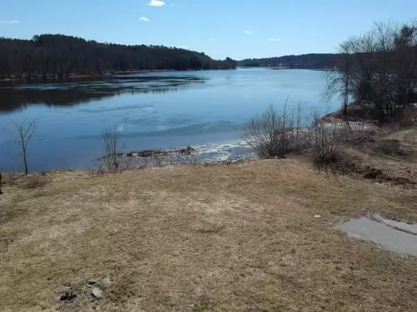 Hallowell, ME 04347,226 Water ST