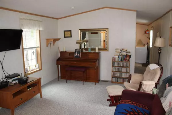 Madison, ME 04950,8 Maxim ST