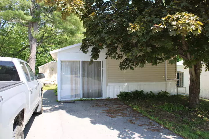 Madison, ME 04950,8 Maxim ST