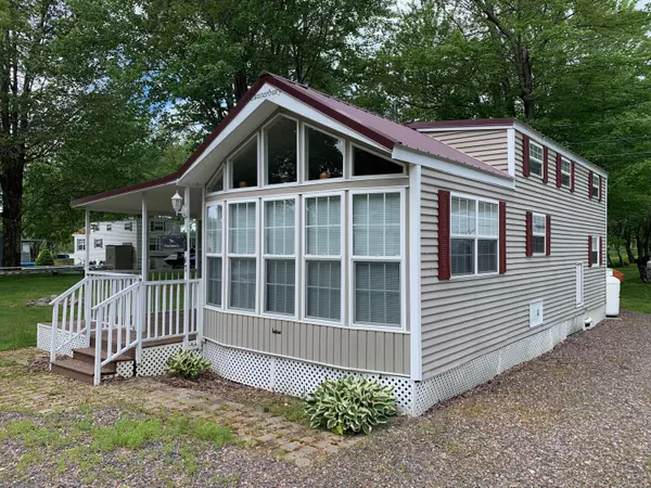 47 Indian Point RD, Raymond, ME 04071