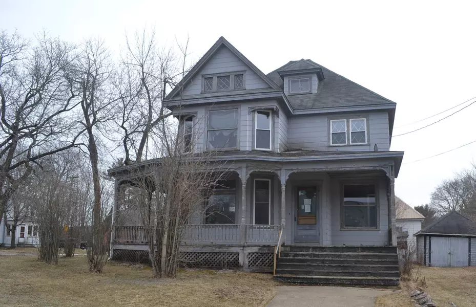 51 Broadway, Baileyville, ME 04694