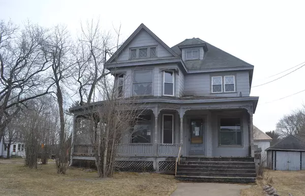 51 Broadway, Baileyville, ME 04694