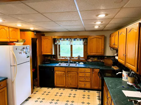 Waldoboro, ME 04572,1530 Wagner Bridge RD