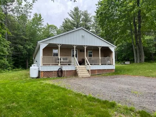 Norridgewock, ME 04957,727 Madison RD