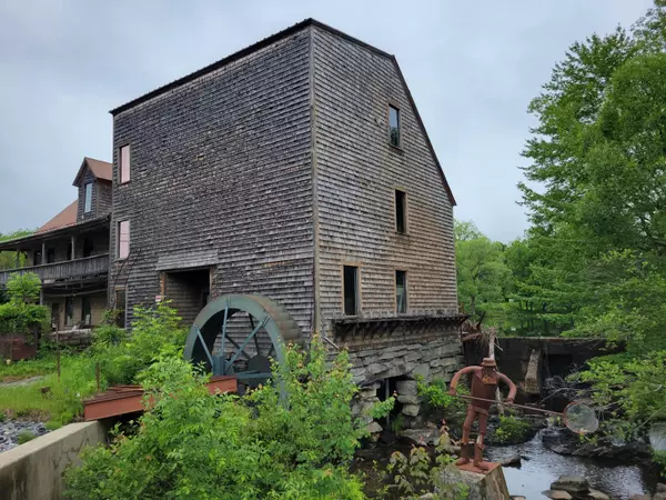 371 Pond RD, Mount Vernon, ME 04352