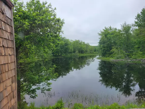 Mount Vernon, ME 04352,371 Pond RD