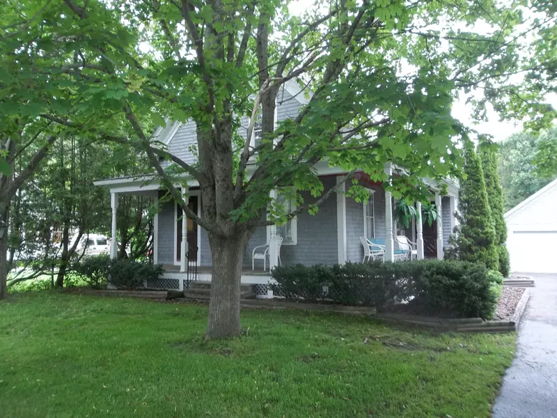 8 Broadway, Baileyville, ME 04694