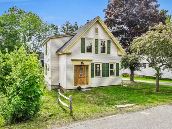 33 Mount Vernon ST, Gardiner, ME 04345
