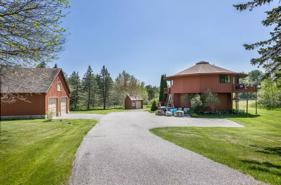 17 Old County RD, Freeport, ME 04032