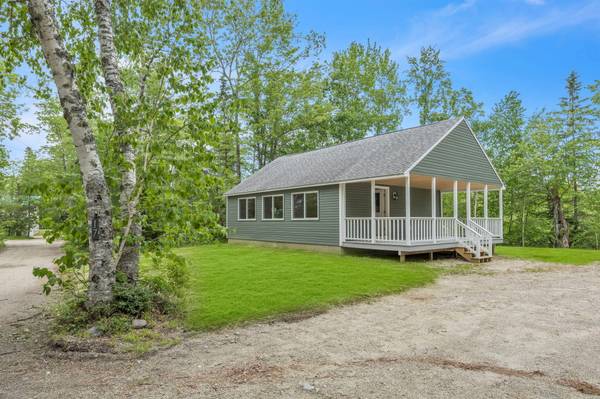 17 Dyer LN, Eastbrook, ME 04634