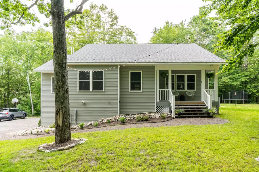 1525 Roosevelt TRL, Raymond, ME 04071