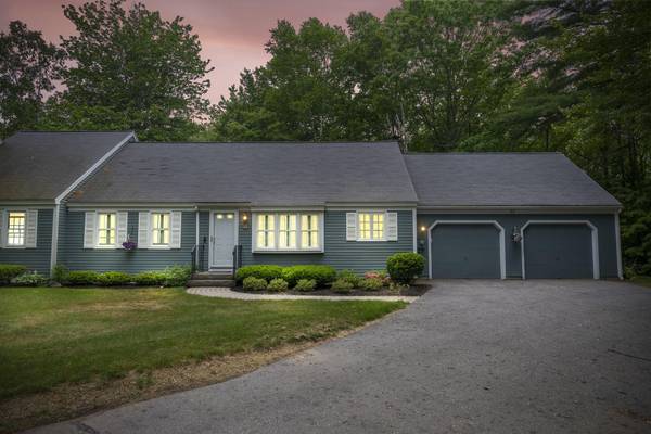 77 Applegate LN #77, Falmouth, ME 04105