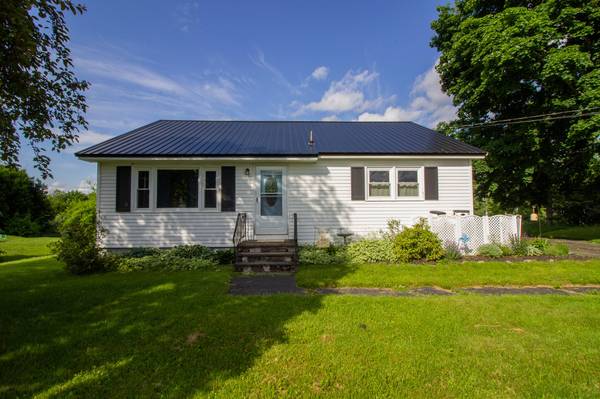 26 Thompson RD, Veazie, ME 04401