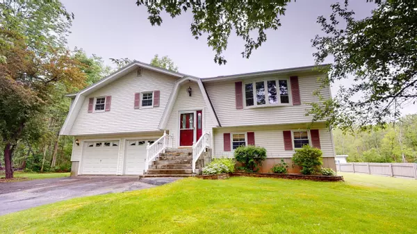 8 Cleveland PL, Waterville, ME 04901