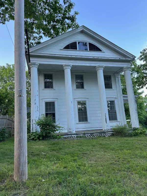 9 Baker ST, Richmond, ME 04357