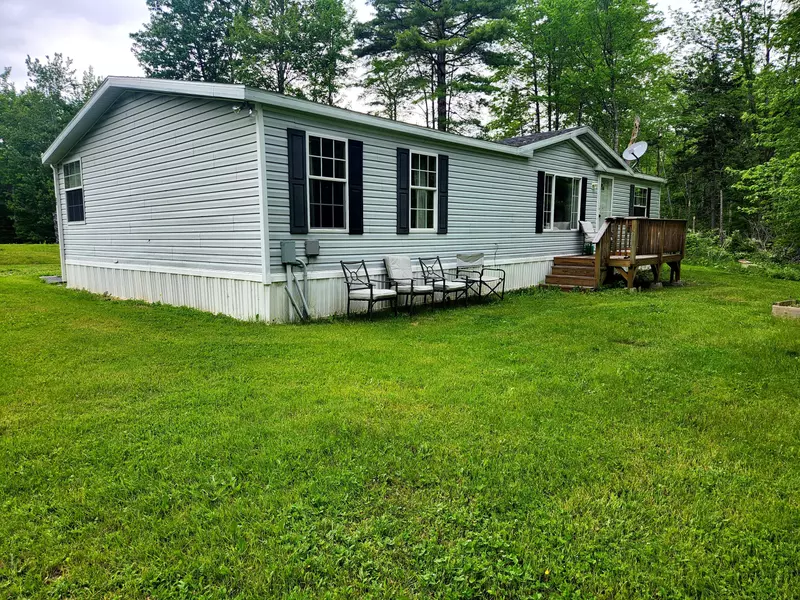 25 Far Meadow LN, Cushing, ME 04563
