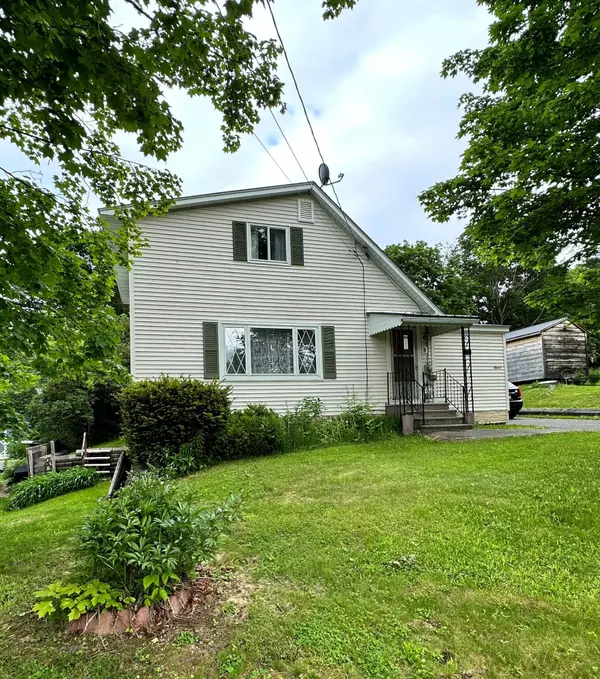 11 Barton ST, Presque Isle, ME 04769