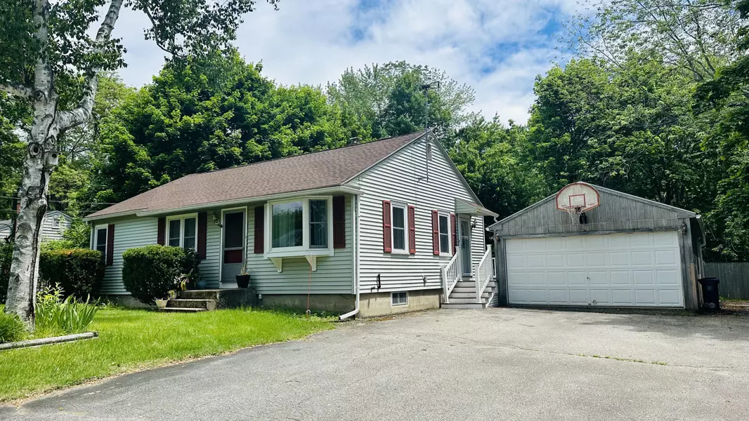 8 Elmwood DR, Saco, ME 04072