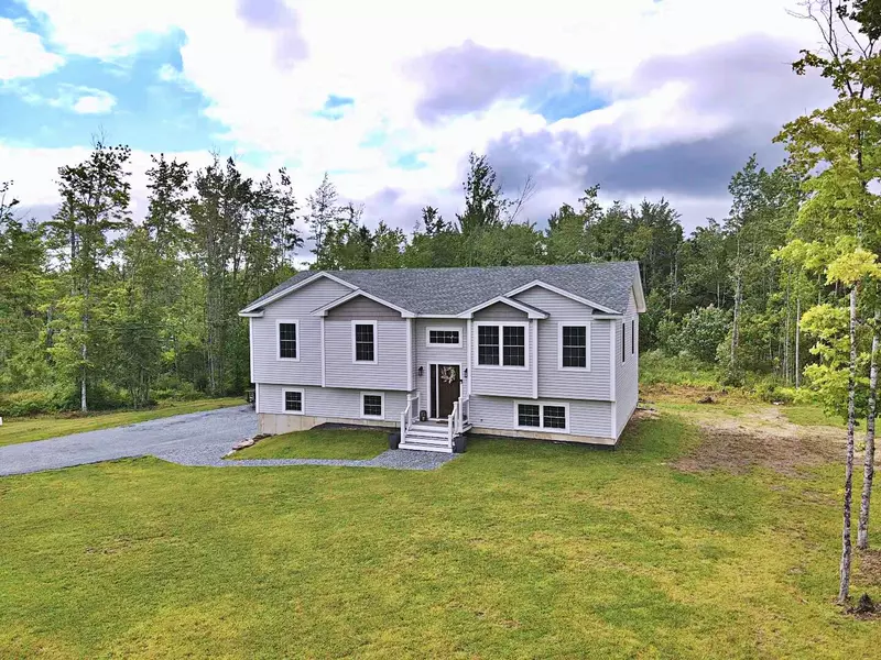 64 Lindsay DR, Levant, ME 04456