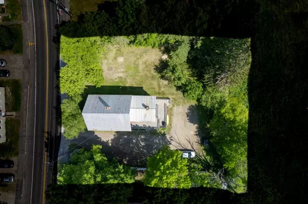 Vassalboro, ME 04989,987 Main ST