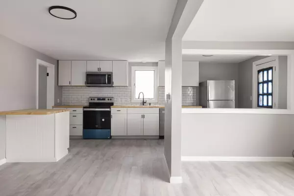 Lewiston, ME 04240,62 King AVE