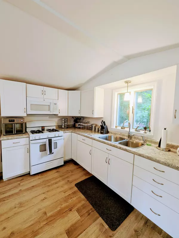 Freeport, ME 04032,7 Lajoie DR