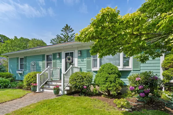 3 Whitney RD, Falmouth, ME 04105