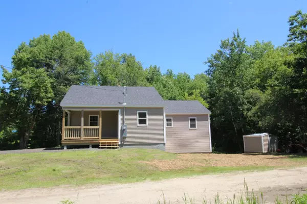 693 Pond RD, Wales, ME 04280