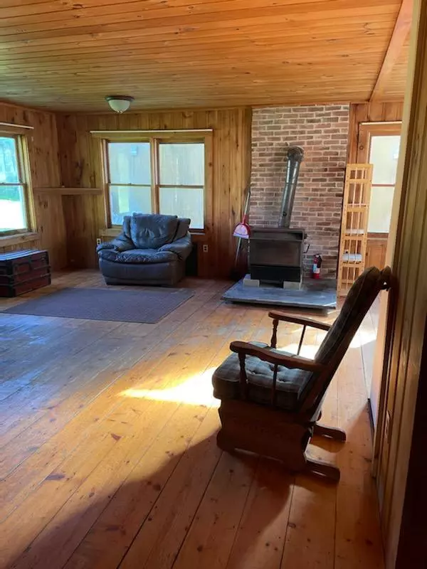 Liberty, ME 04949,304 Mclain RD