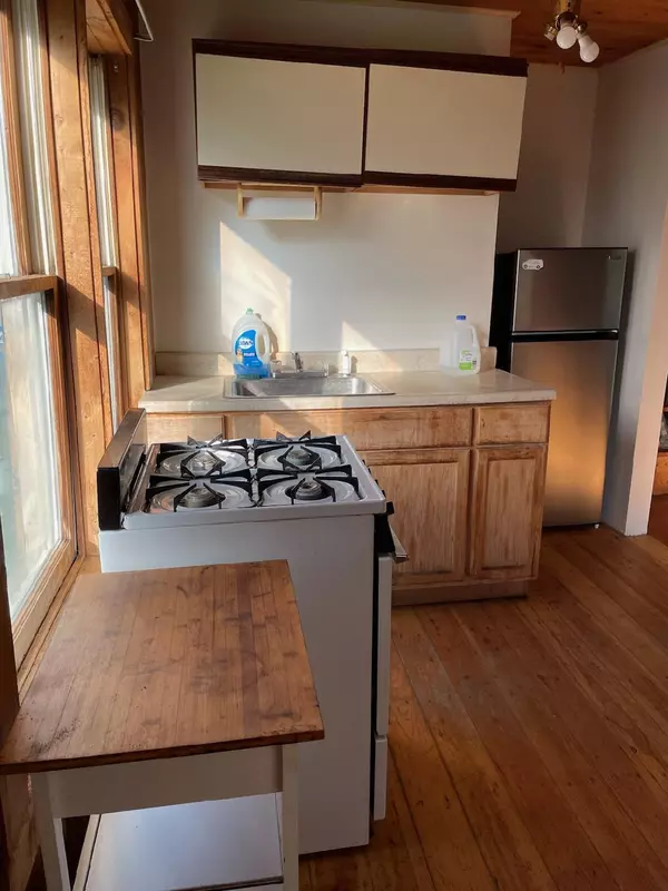 Liberty, ME 04949,304 Mclain RD