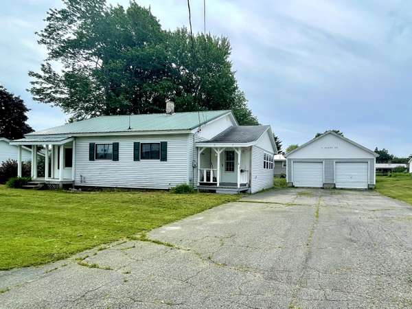 6 North ST, East Millinocket, ME 04430