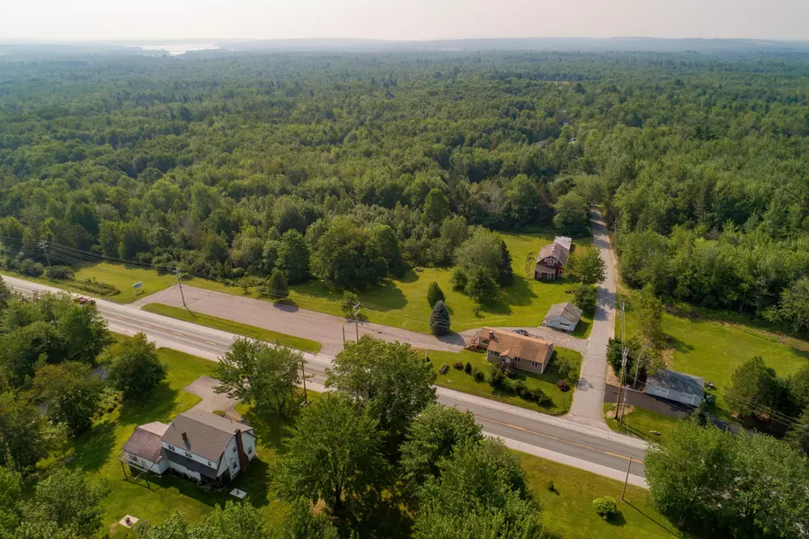 12 Peaslee RD, Hancock, ME 04640