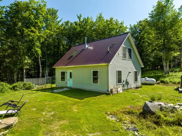 185 Durham Bridge RD, Newport, ME 04953