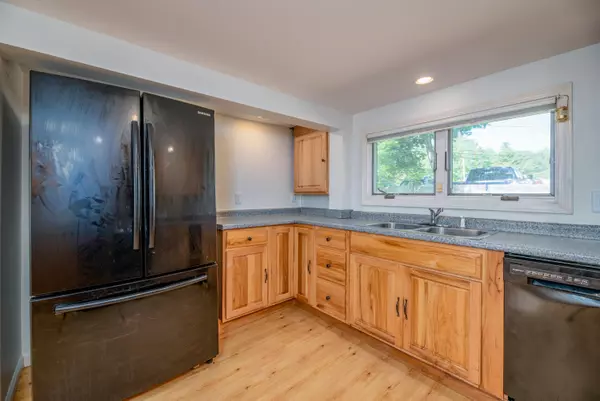 Oakland, ME 04963,129 High ST