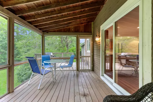 Wiscasset, ME 04578,4 Howard LN