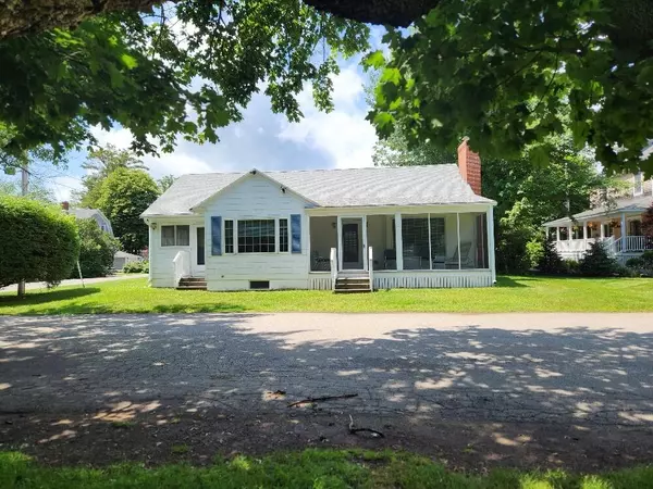 33 Ledge RD, Ogunquit, ME 03907